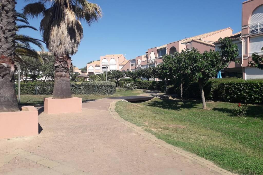 Nid douillet F2, jardin, piscine, parking, plage 200 m Palavas Extérieur photo
