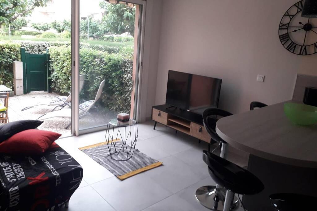 Nid douillet F2, jardin, piscine, parking, plage 200 m Palavas Extérieur photo